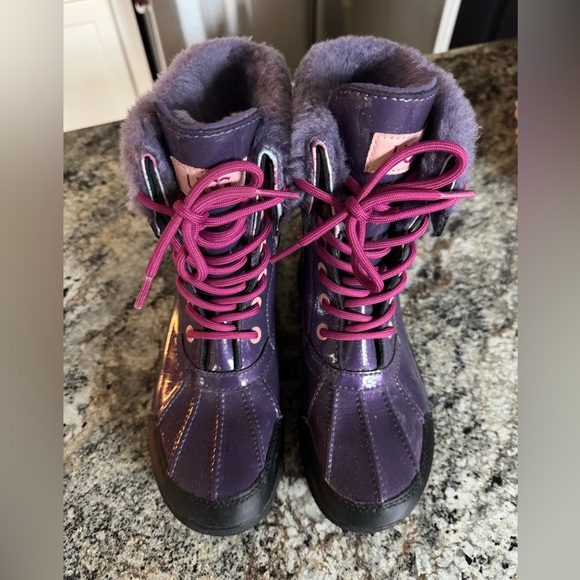 GIRLS SZ 4 Kids BUTTE II SNOW BOOTS PURPLE VELVET WATERPROOF LEATHER UGGS. EUC!! - Picture 3 of 8